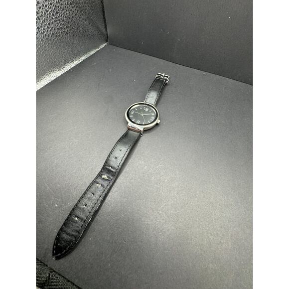 Collectible E. Gluck Corporation 78/1004 Wristwatch Y121E Black Leather Band